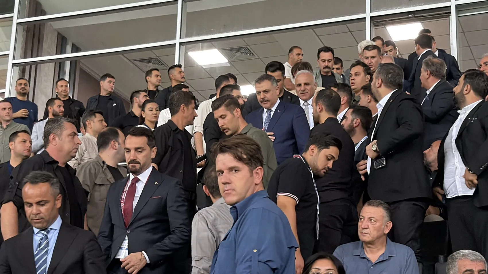 Amedspor ve Erzurumspor mücadelesinde protokol tribününde dikkat çeken isimler yer aldı