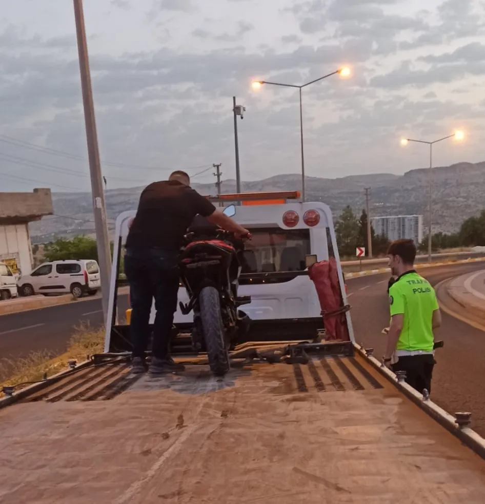 Mardin Artuklu yolunda direksiyon hakimiyetini kaybeden motosiklet sürücüsü hayatını kaybetti