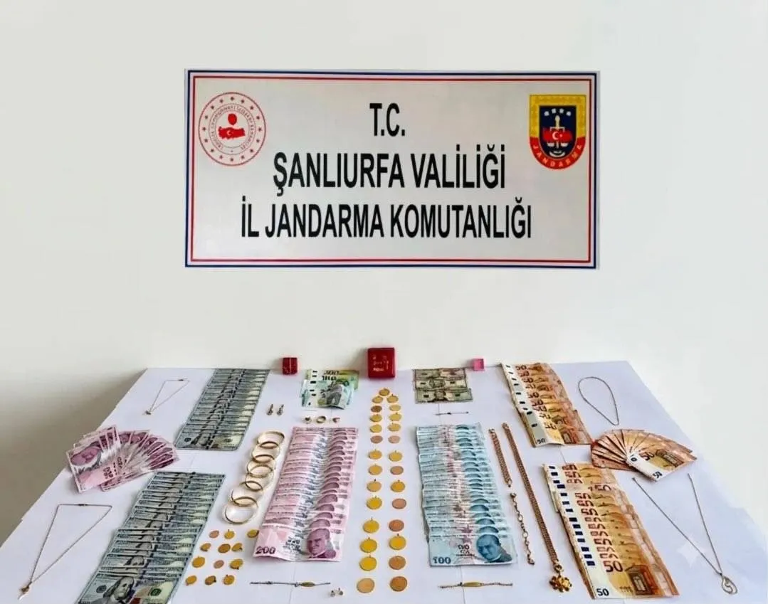 Sahte polislikle dolandıran 3 şüpheli Şanlıurfa'da kıskıvrak yakalandı
