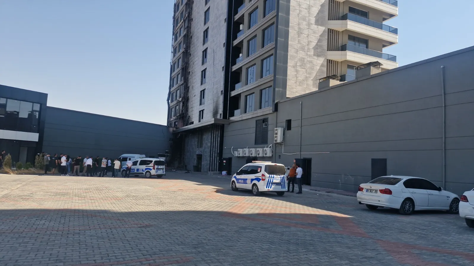 Diyarbakır'daki plazada yangın hasarı dronla görüntülendi