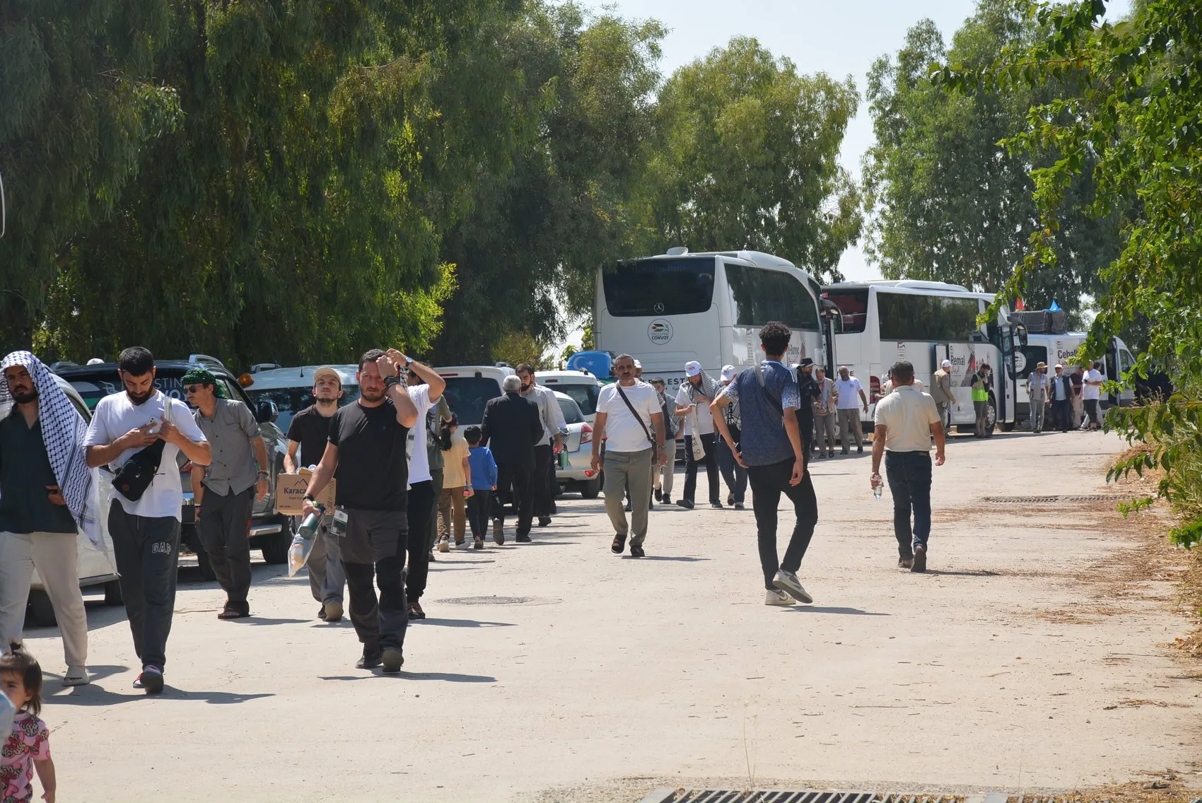 Filistin için yola çıkan aktivistler Habur üzerinden Irak sınırını geçti