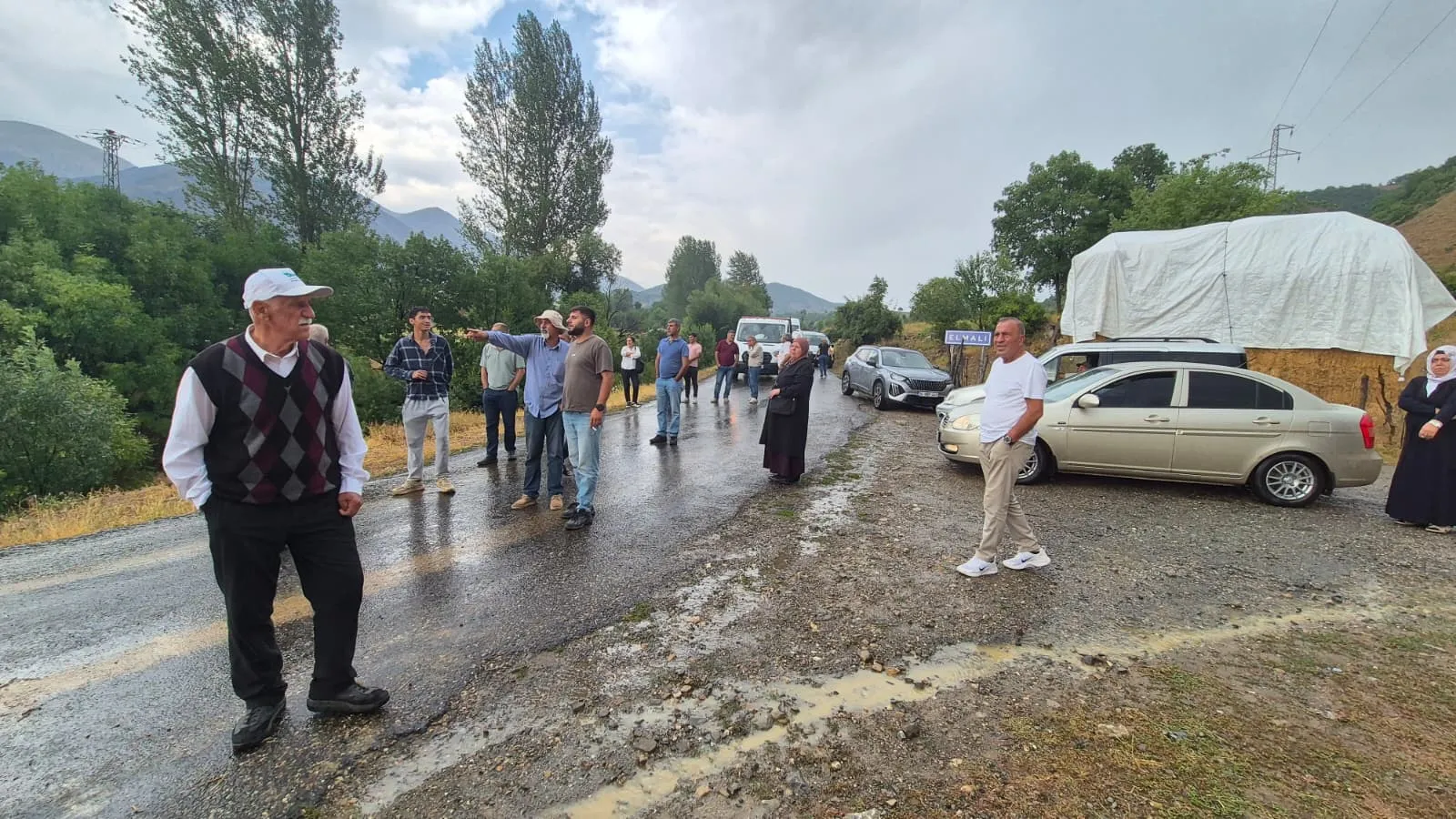 Bingöl'de yoğun yağış Yedisu ve Karlıova arasındaki ulaşımı kesti