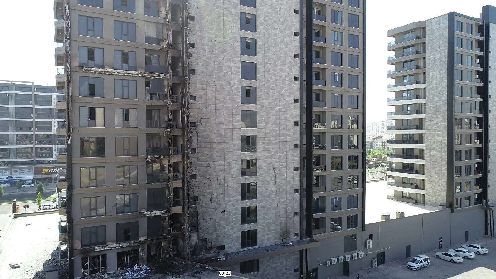 Diyarbakır'daki plazada yangın hasarı dronla görüntülendi