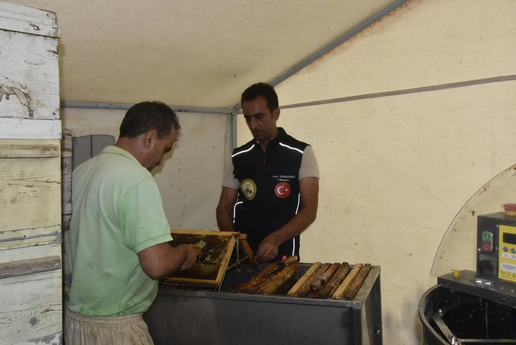Bitlis yaylalarında bereketli bal hasadı dönemi başladı