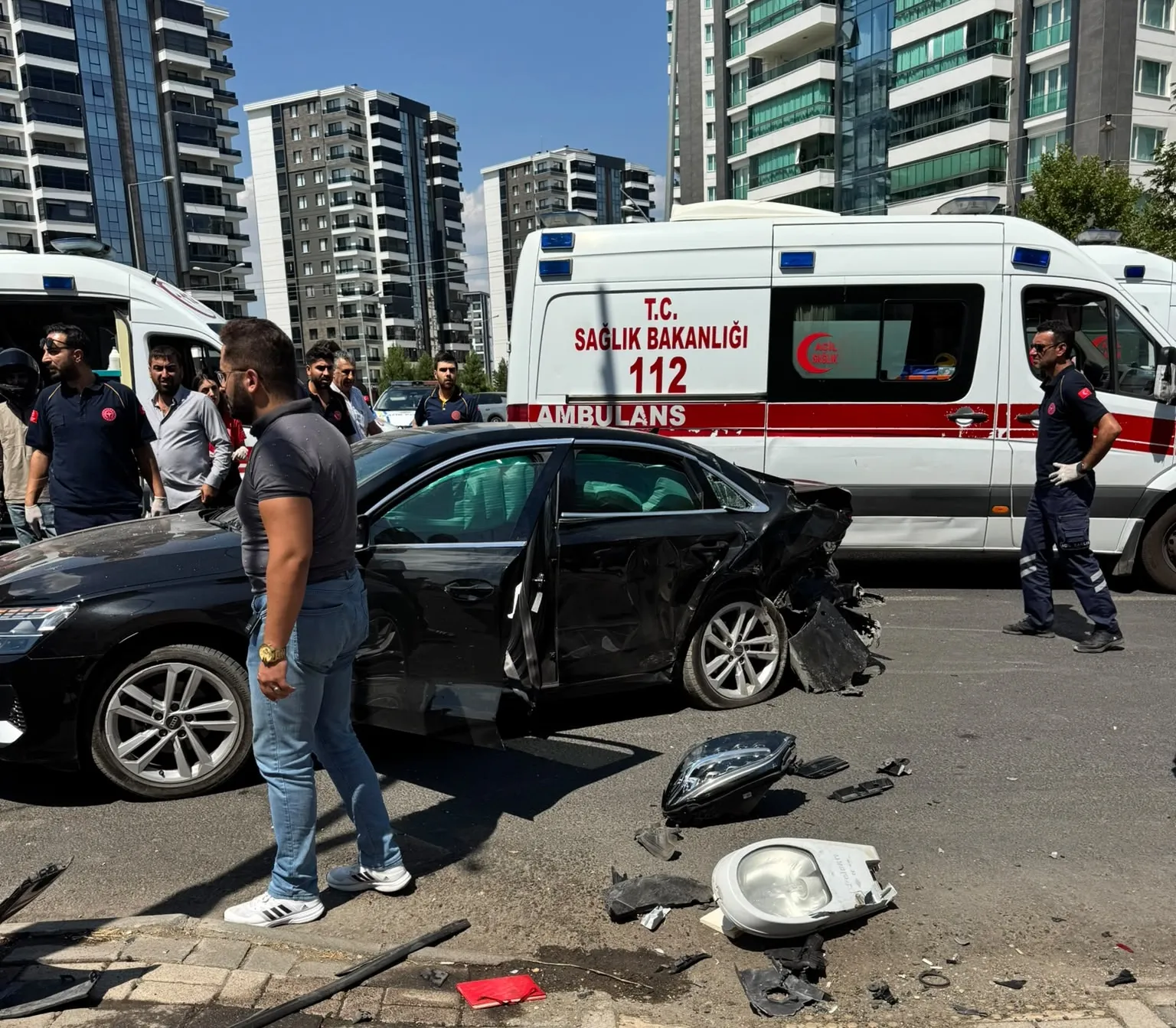 Kayapınar ilçesinde iki araç çarpıştı