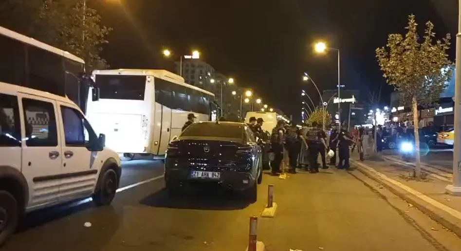 Diyarbakırda düğün eğlencesi kavgaya dönüştü 5 kişi yaralandı