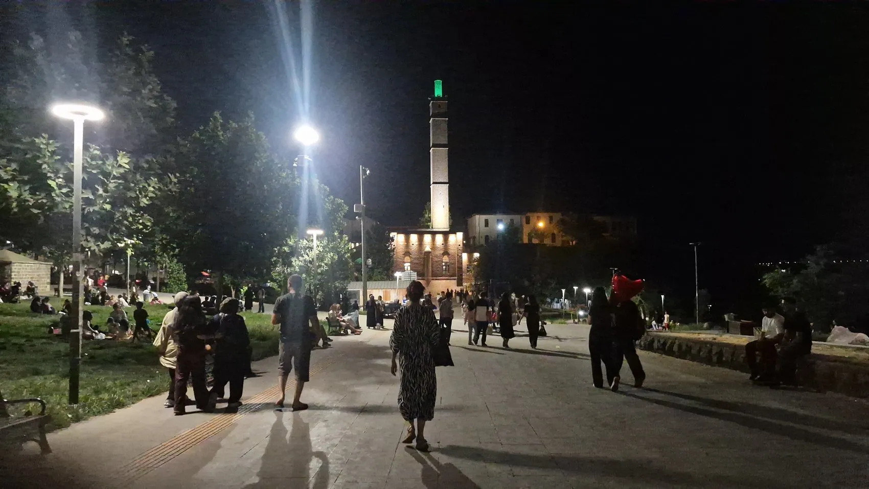 Diyarbakırda kavurucu sıcaklar yaşamı durdurma noktasına getirdi