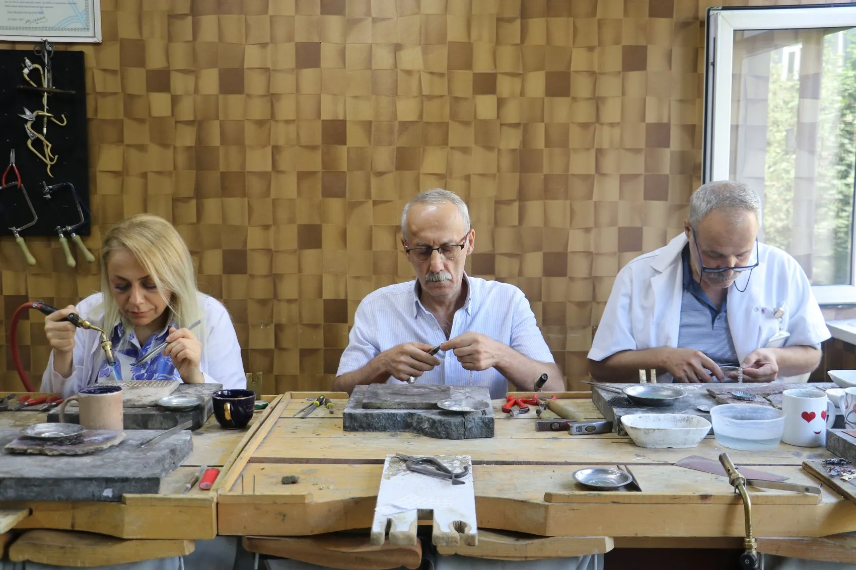 Diyarbakırlı kuyumcu ustası asırlık kişniş takısı geleneğini yaşatıyor