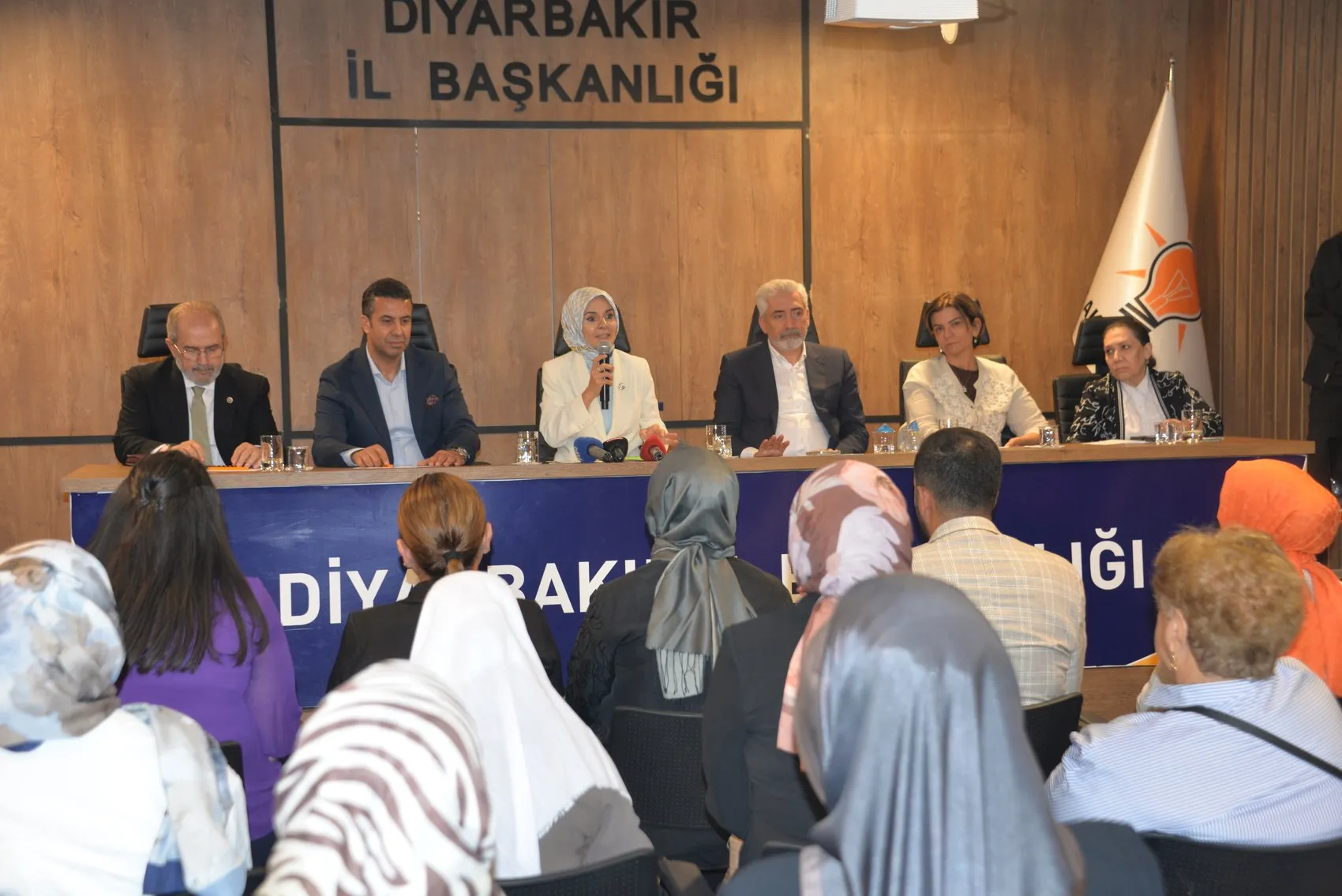 Aile ve Sosyal Hizmetler Bakanı Göktaş Diyarbakırda Temaslarda Bulundu