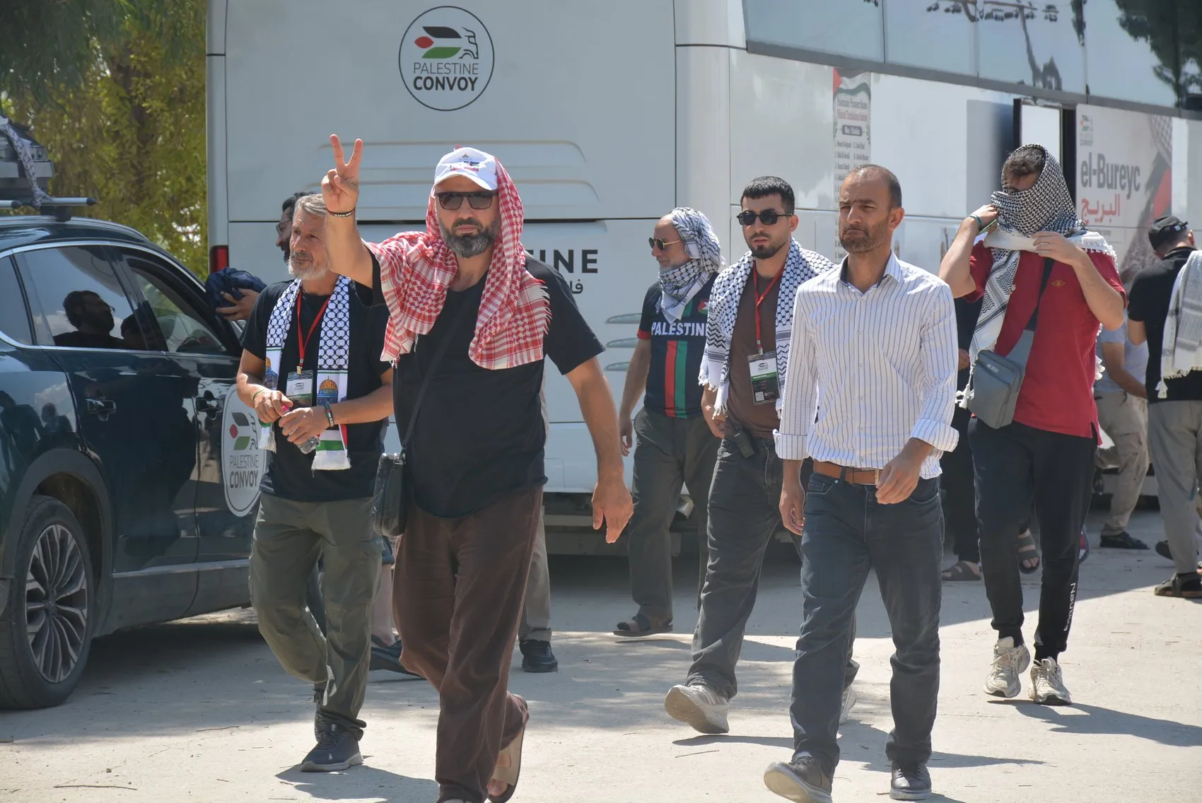 Filistin için yola çıkan aktivistler Habur üzerinden Irak sınırını geçti