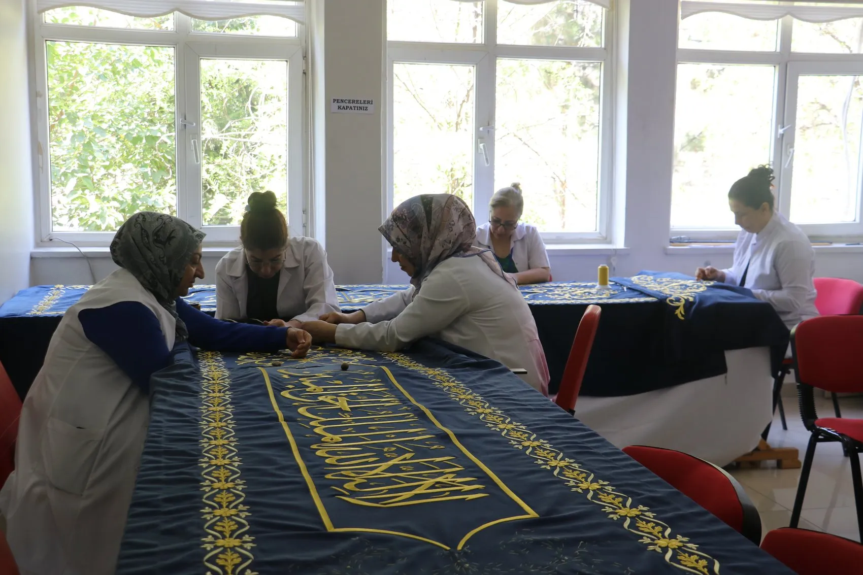 3. Selim Türbesi İçin Hazırlanan Örtü Diyarbakırlı Ustaların Elinde Şekilleniyor