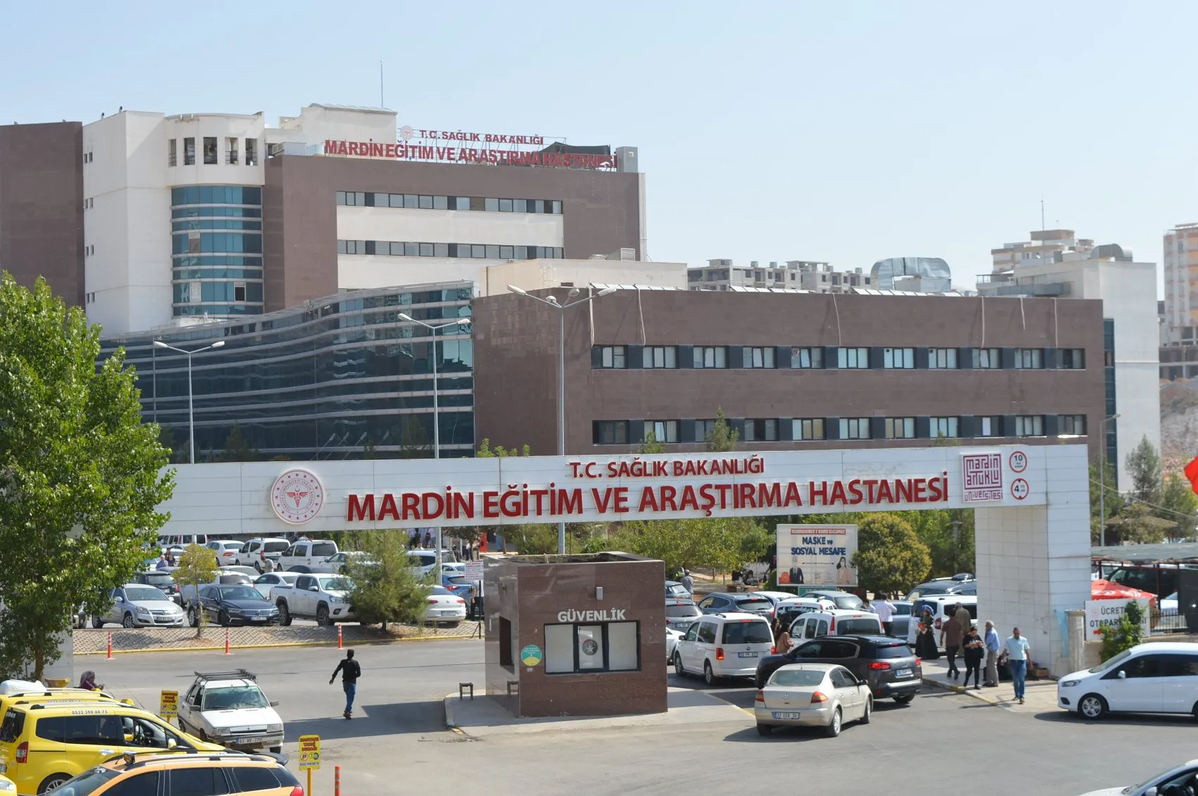 Otomobilde sıcak nedeniyle hayatını kaybeden 4 yaşındaki Muhammed son yolculuğuna uğurlandı