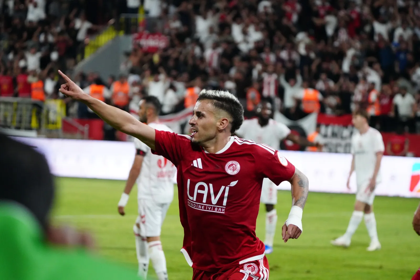 Batman Petrolspor son dakikalarda bulduğu gollerle Sivasspor'u devirdi
