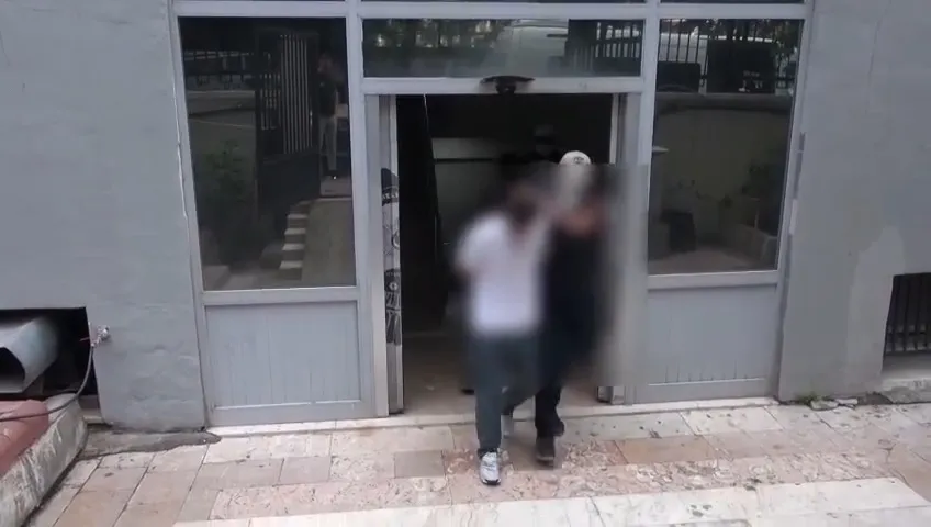 Diyarbakırda kendilerini polis sanan grup iki kişiyi darp etti