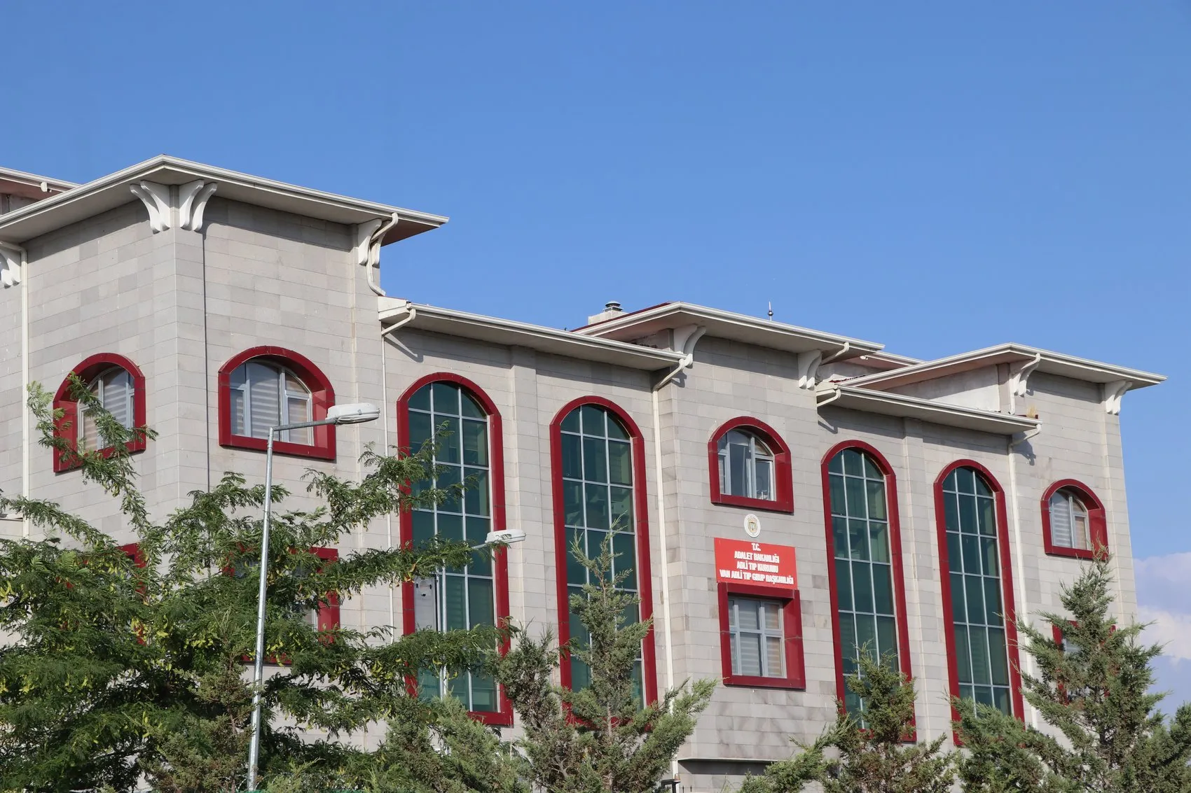 Van Gölü'nde serinlemek isteyen iki kardeş boğularak yaşamını yitirdi