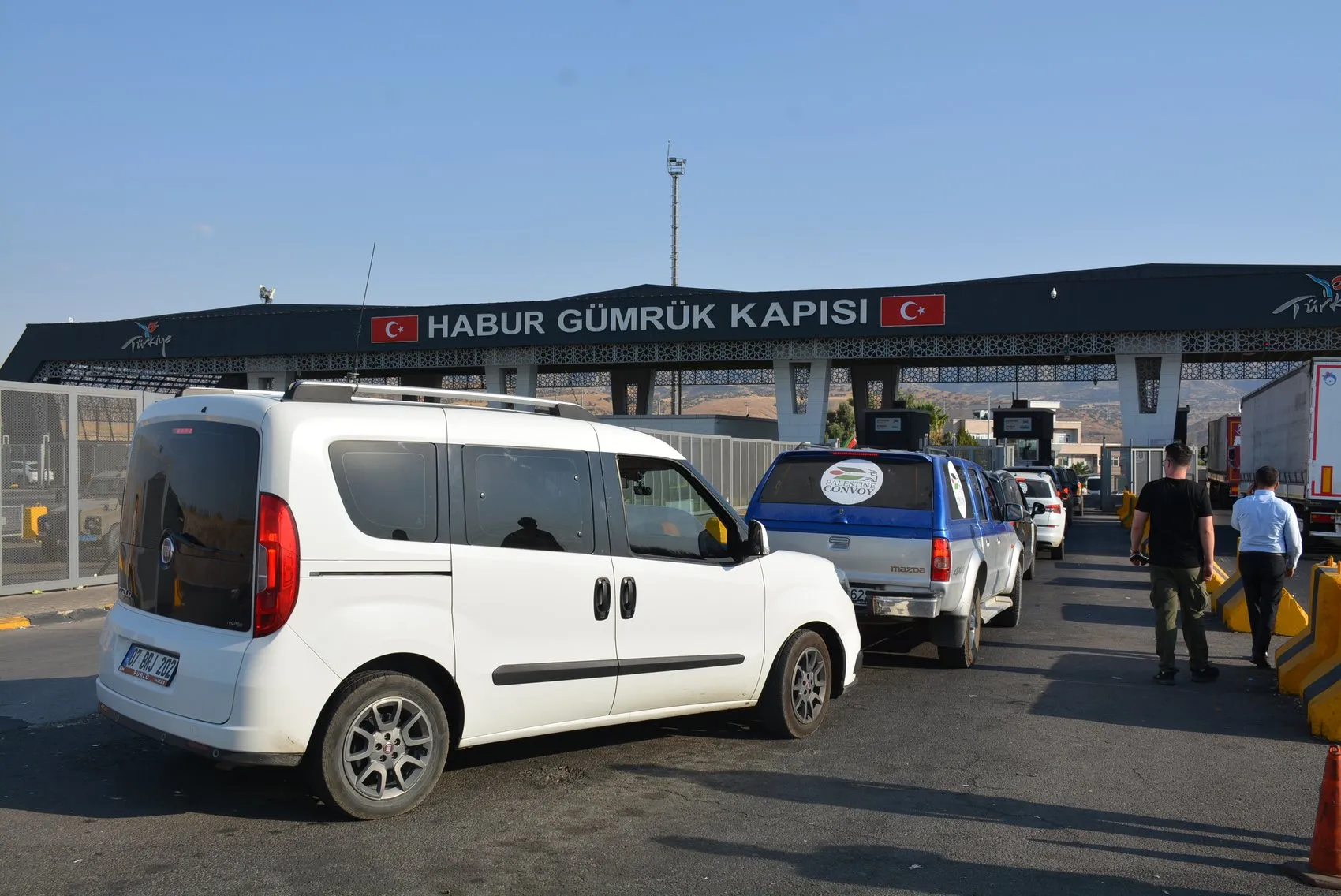 Filistin için yola çıkan aktivistler Habur üzerinden Irak sınırını geçti