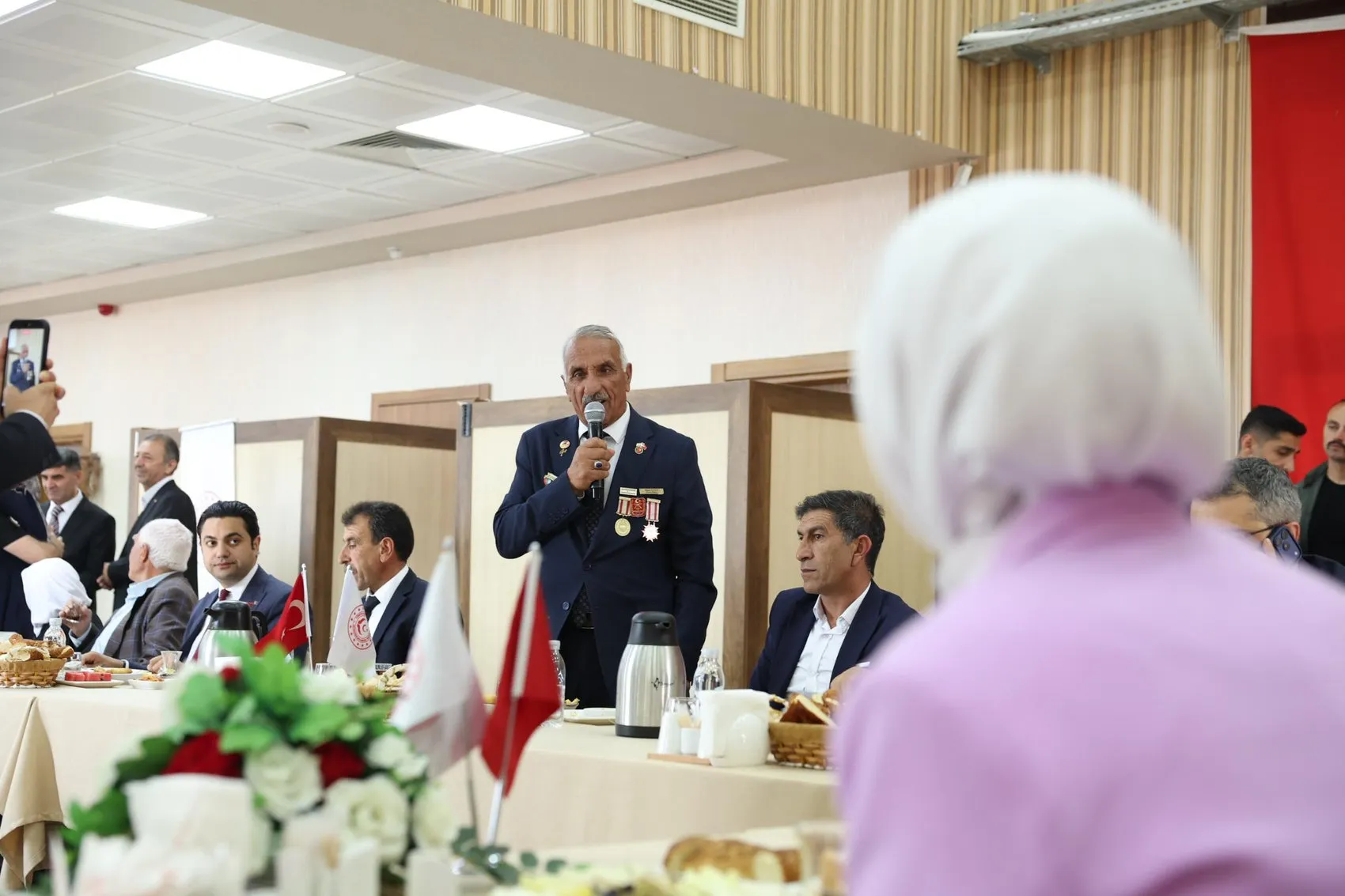 Bakan Göktaş şehit yakınları ve gazilerle Ağrı’da bir araya geldi