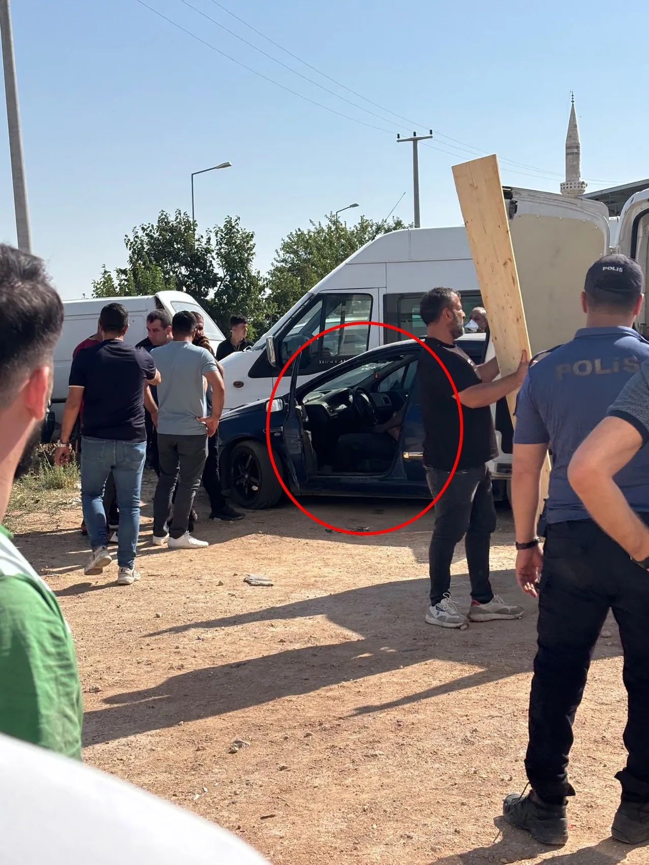 Midyat sanayi sitesinde bir tamirci otomobilinin içinde ölü bulundu
