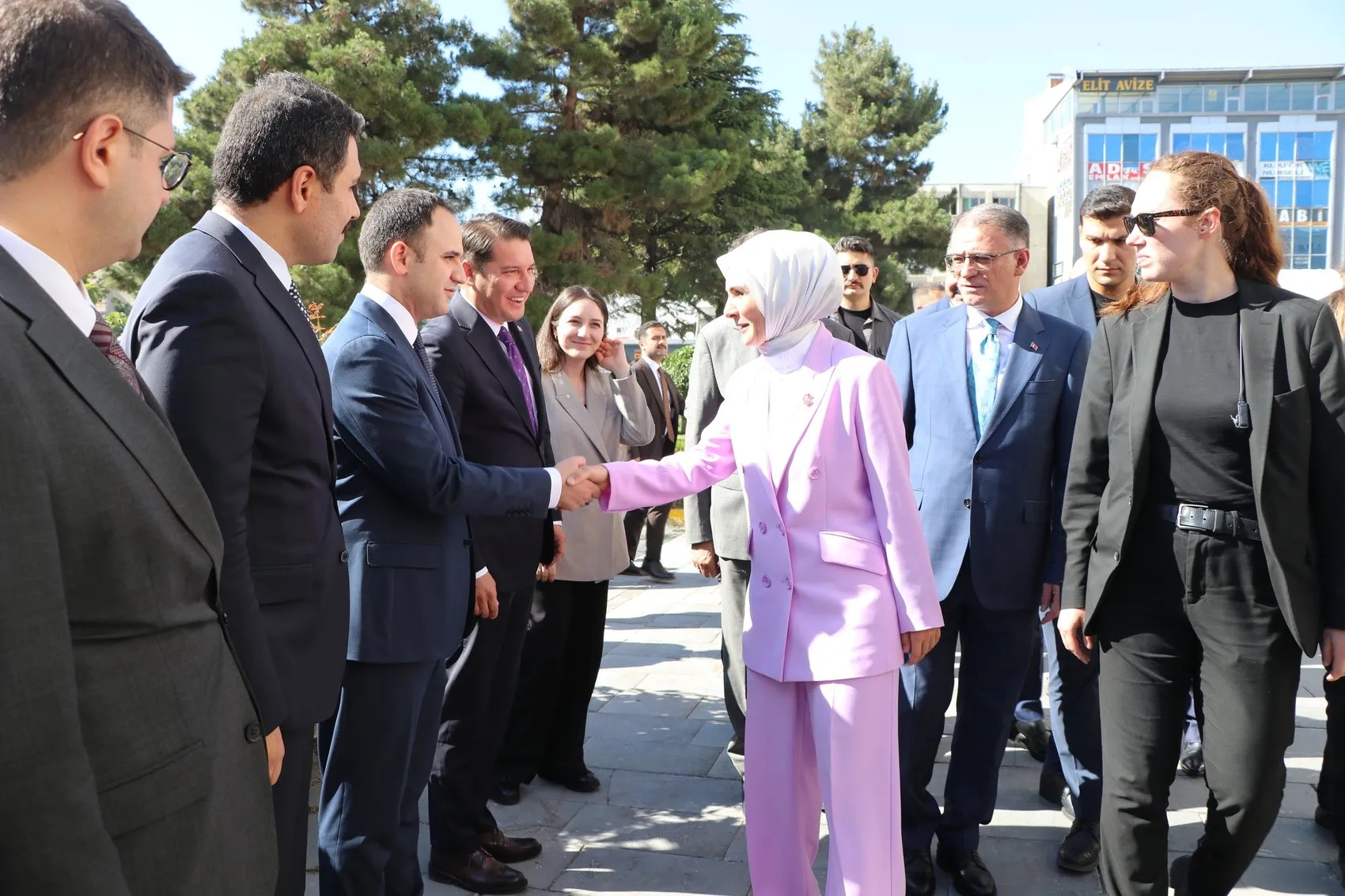 Bakan Göktaş Van temaslarında sosyal destek vurgusu yaptı