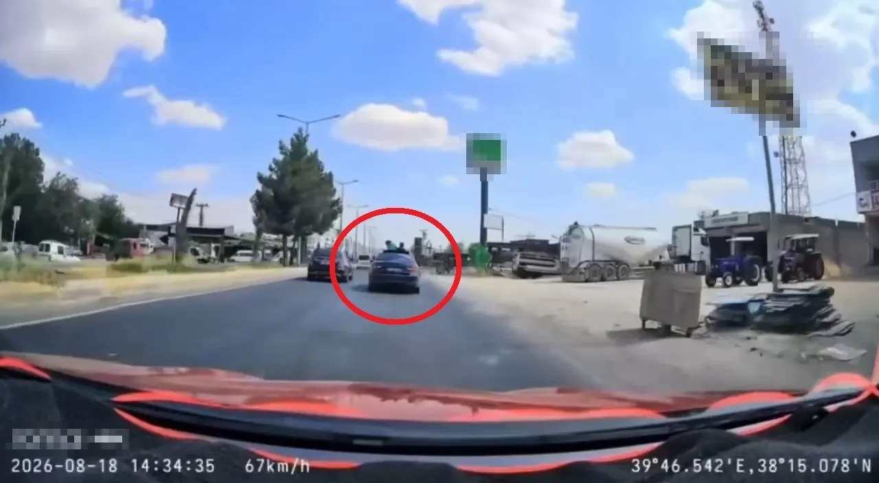 Diyarbakır trafiğinde iki çocuğun yürekleri ağza getiren araç üstü yolculuğu