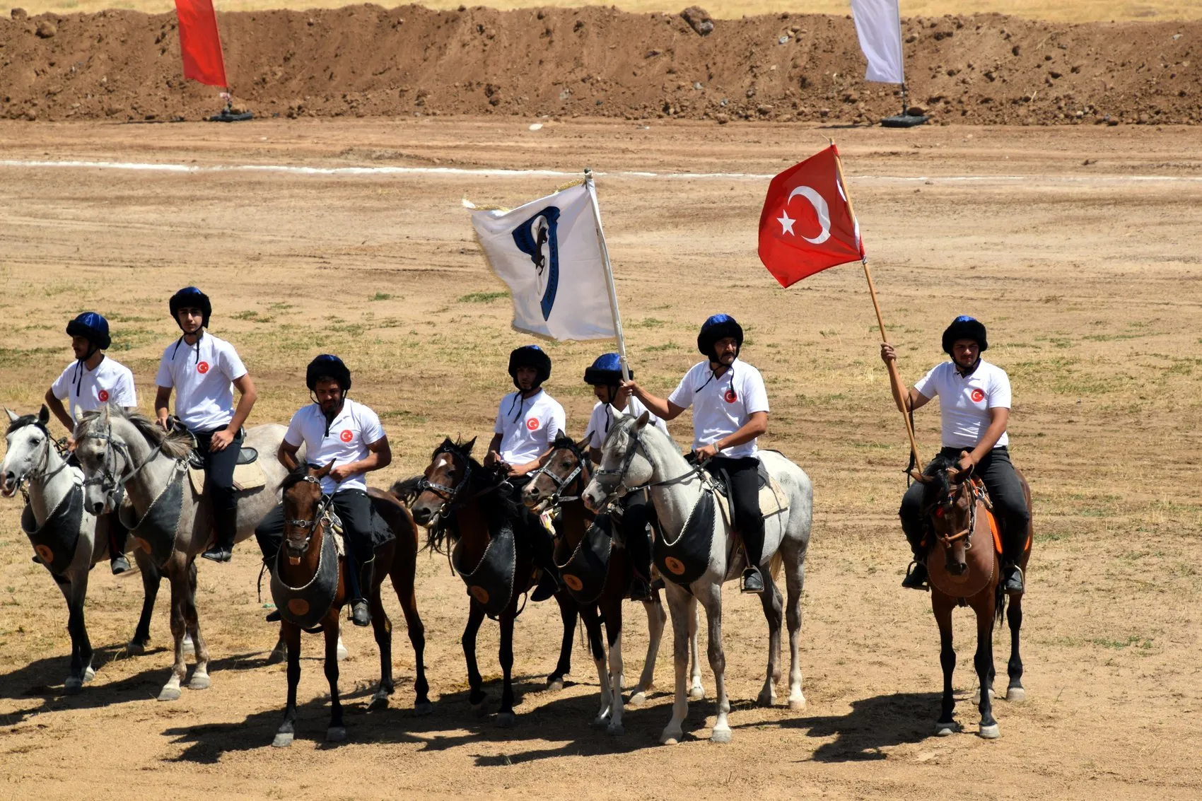 Van Ulupamir köyünde atlı spor heyecanı yaşandı