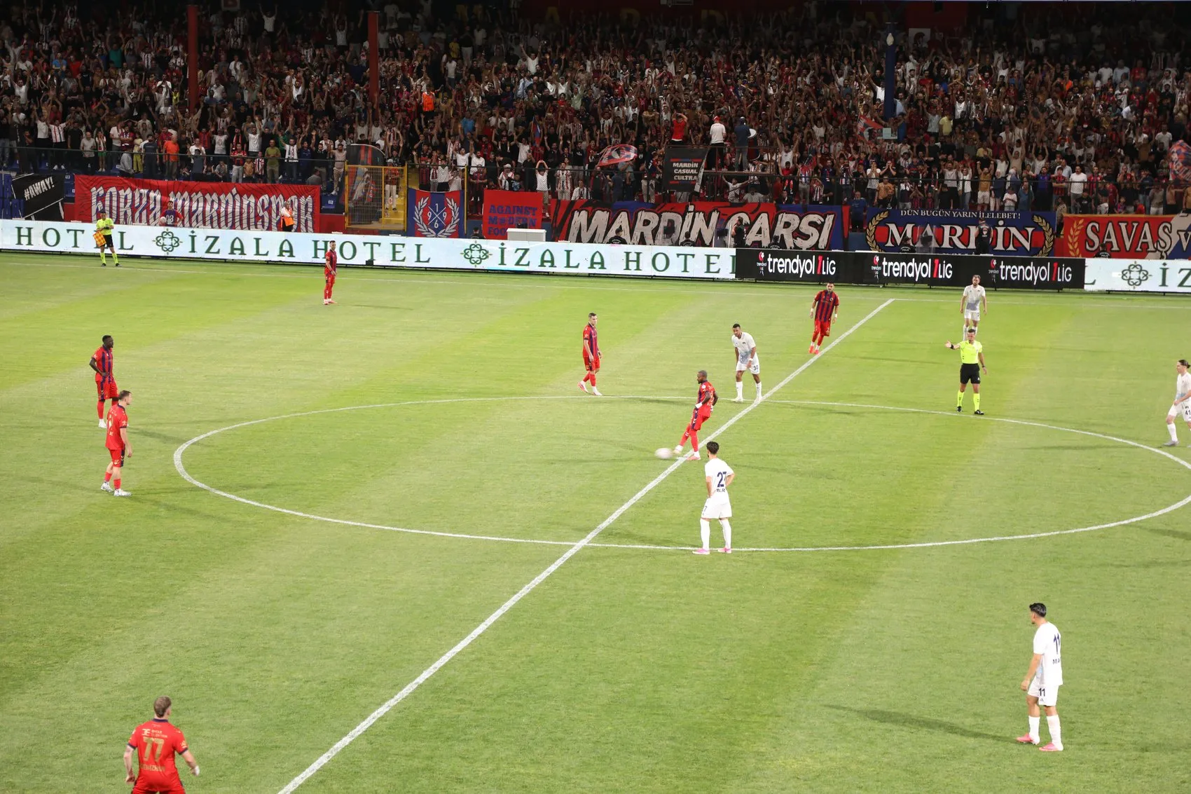 Van Spor son dakikada beraberliği kurtardı