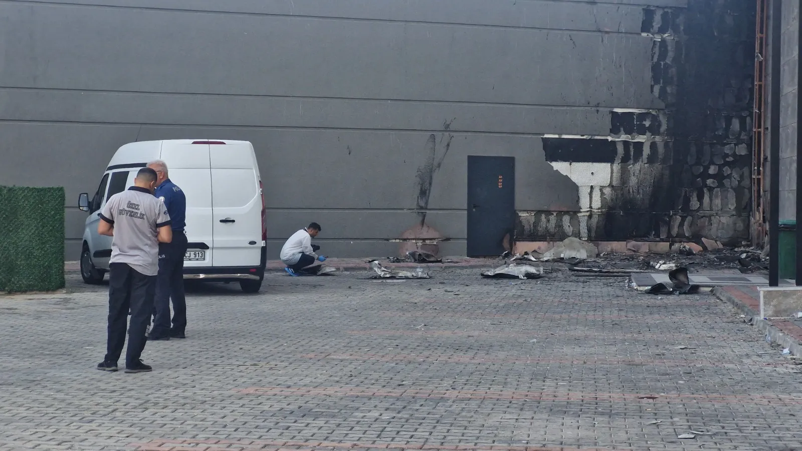 Diyarbakır'daki plazada yangın hasarı dronla görüntülendi