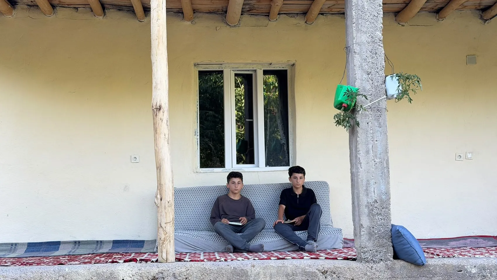 Yüksekova'da imkansızlıkları aşan ikizler Fen Lisesi hayallerine ulaştı