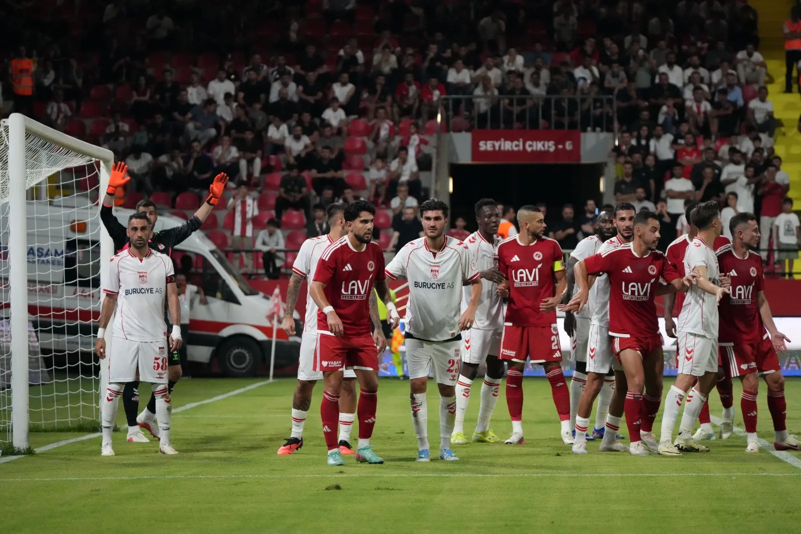Batman Petrolspor son dakikalarda bulduğu gollerle Sivasspor'u devirdi