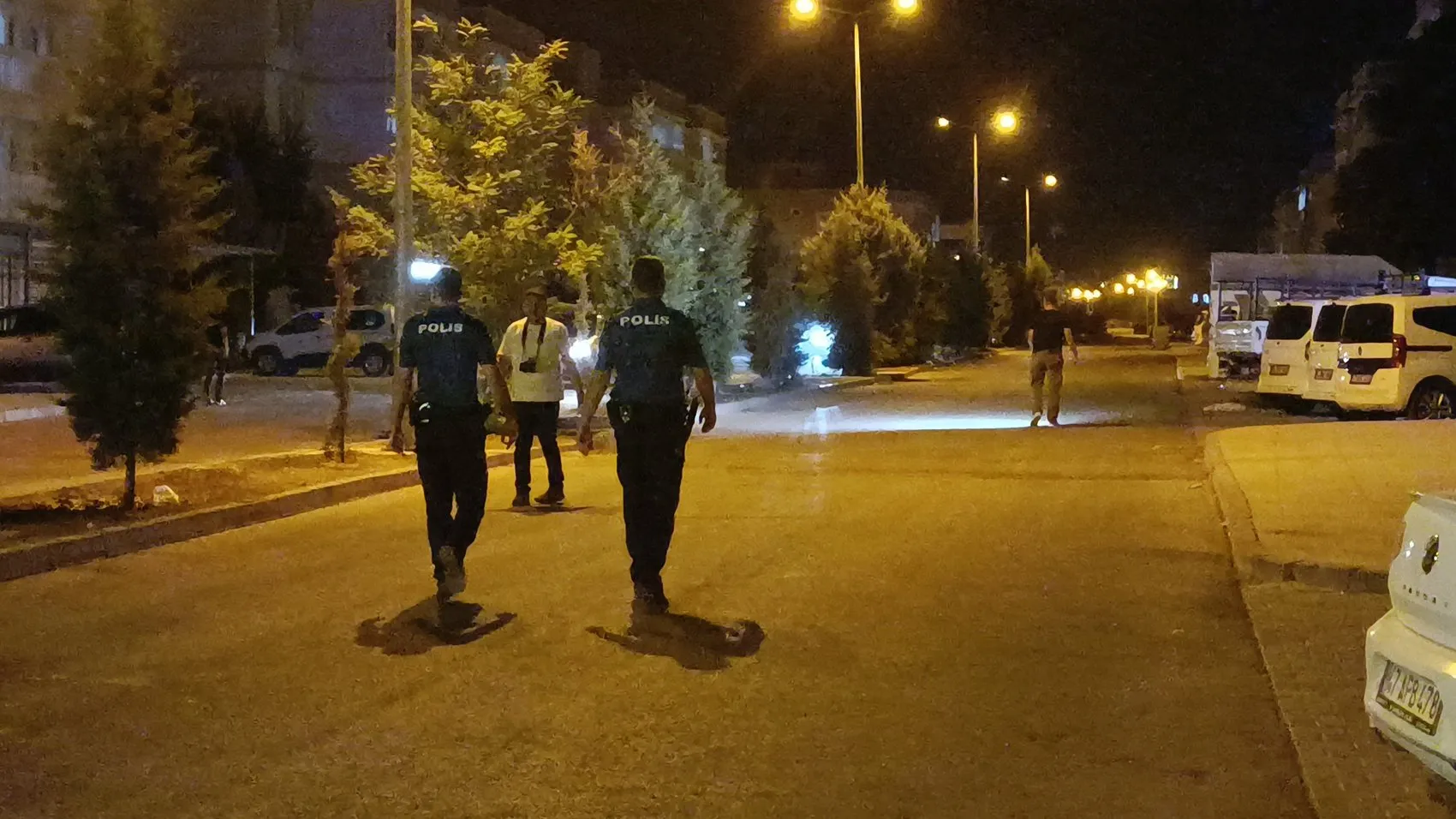 Maskeli iki şüpheli Nusaybin'de iş yerine ateş açtı