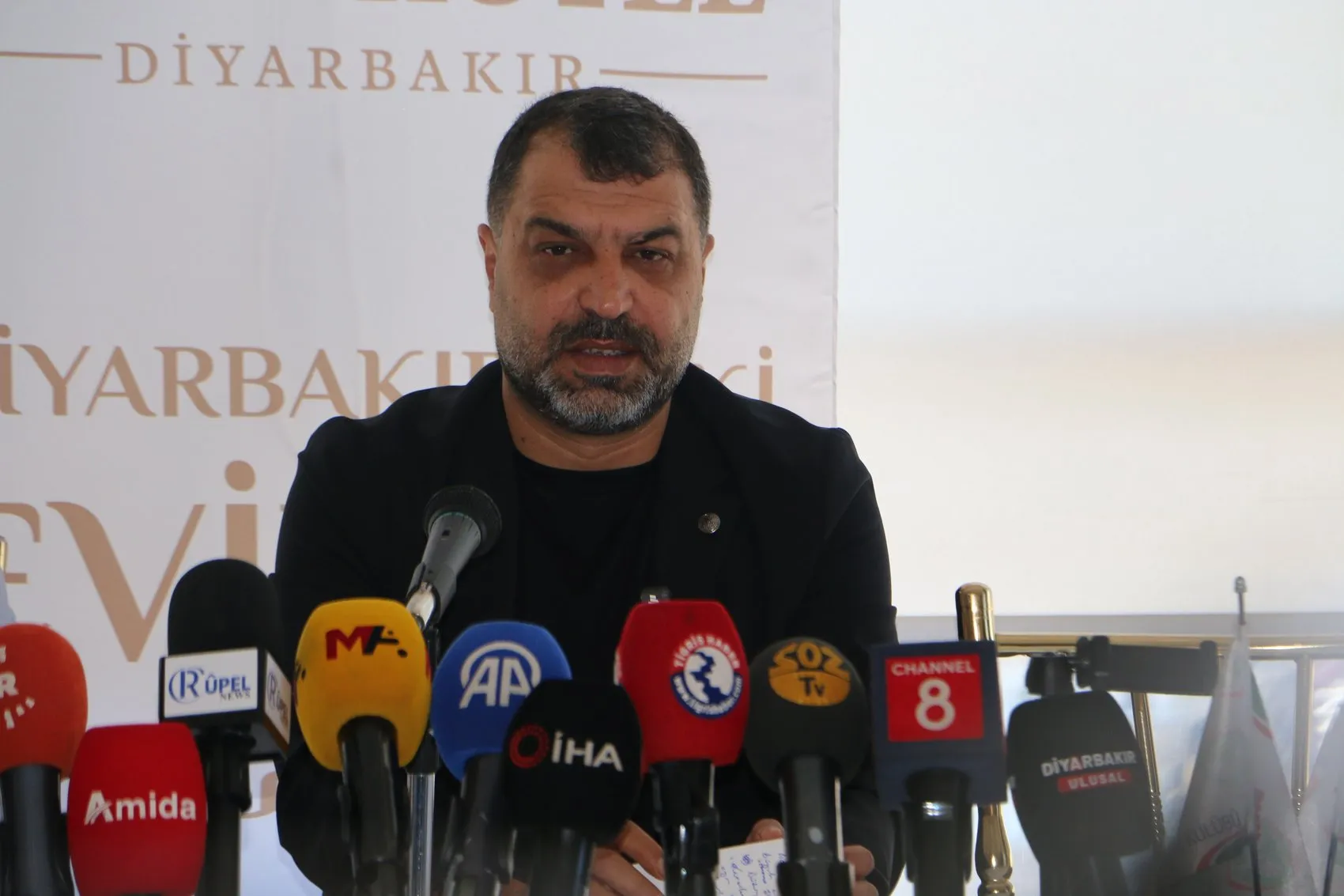 Amedspor Teknik Direktörü Besnik Hasi Transfer Planlarını Açıkladı
