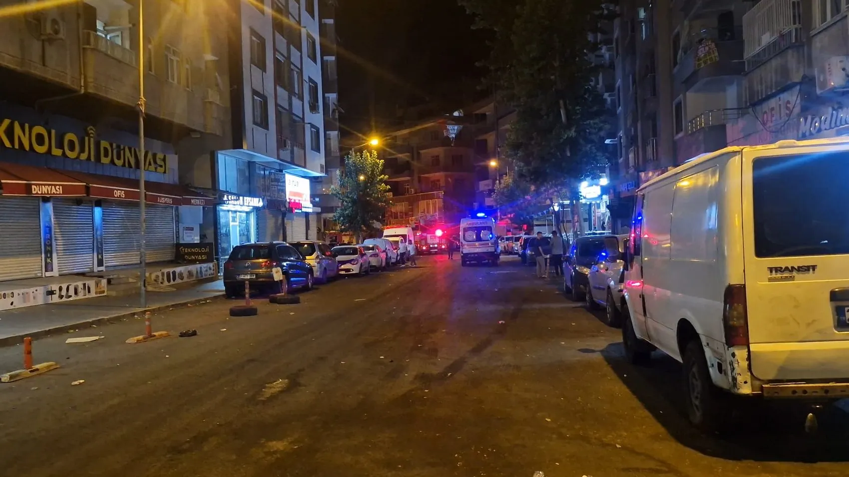Diyarbakır Yenişehirde çatı yangını sonrası iki kişi gözaltına alındı