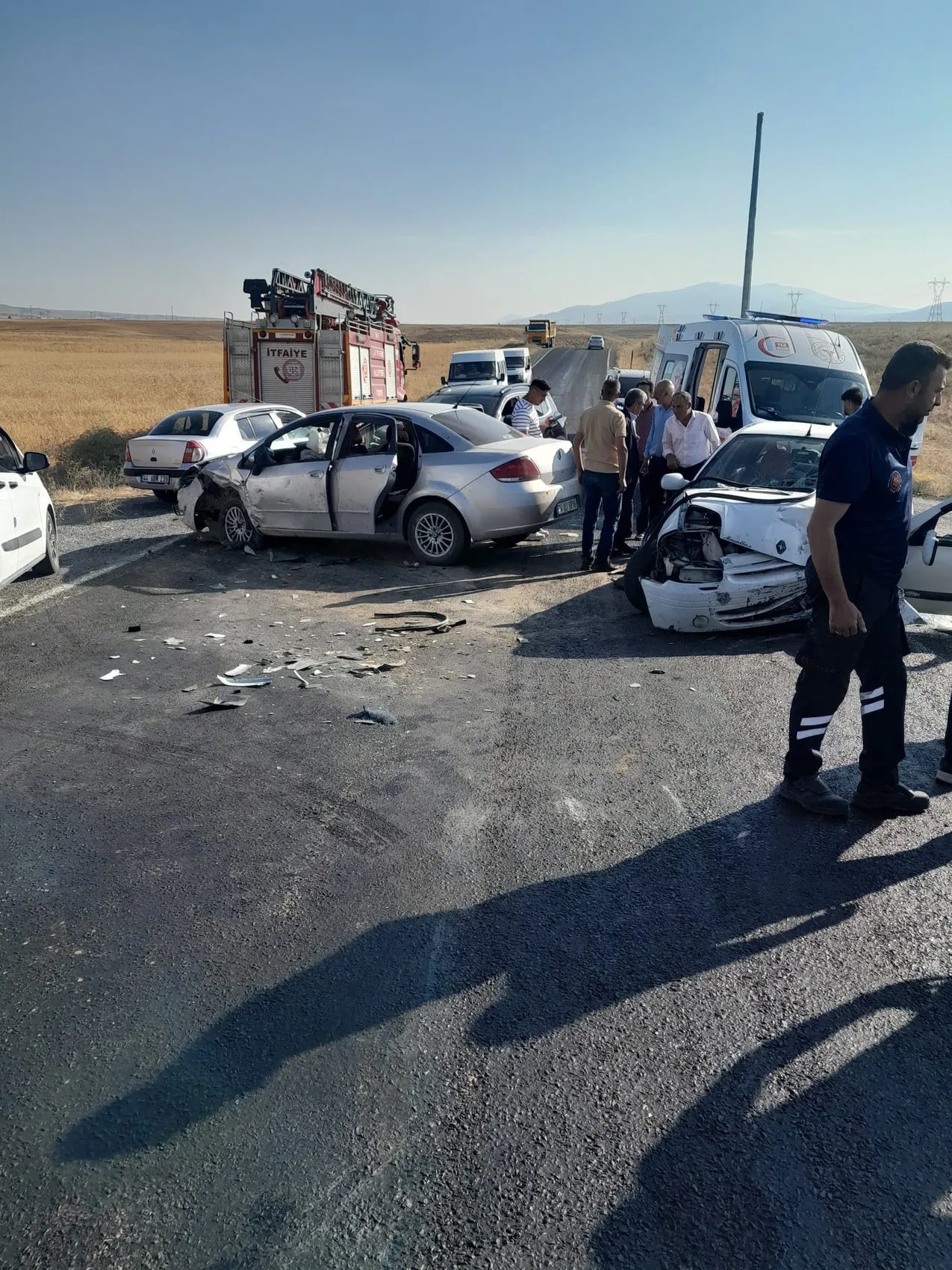 Van Başkale yolunda otomobiller çarpıştı 7 kişi yaralı