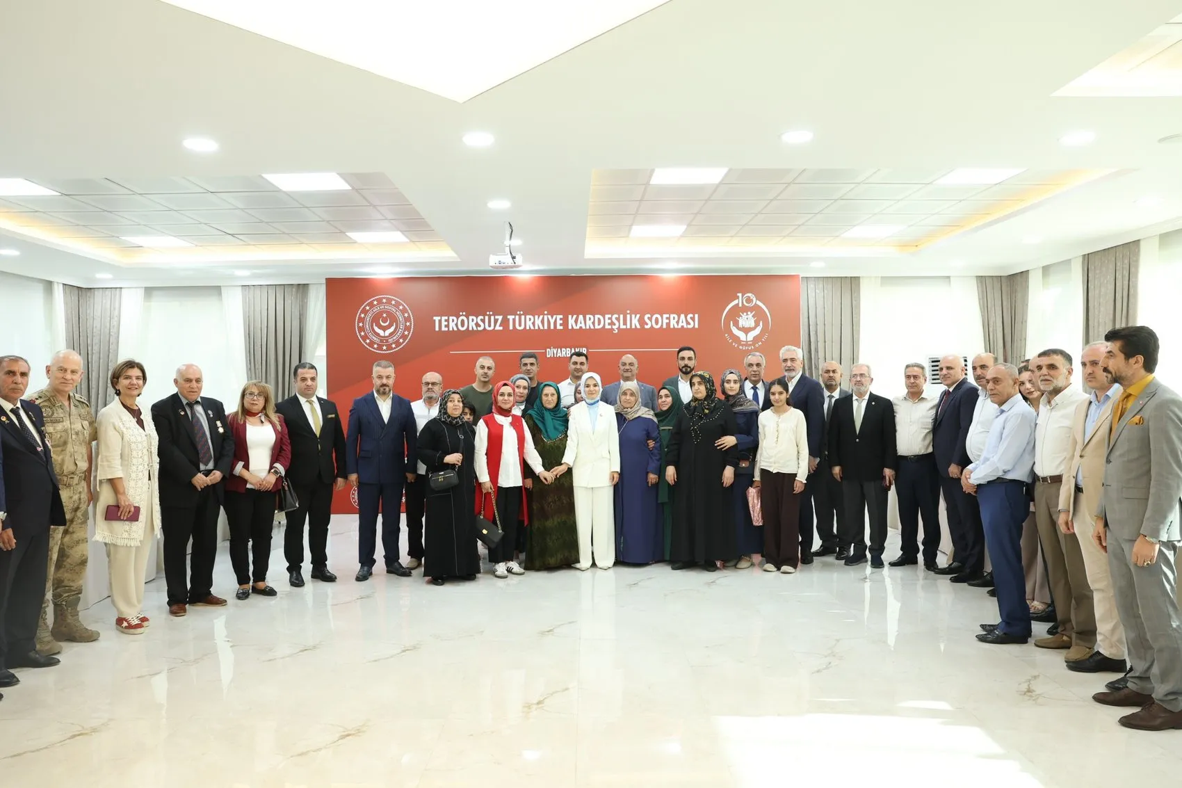 Bakan Göktaş Diyarbakırda Şehit Aileleri ve Gazilerle Bir Araya Geldi