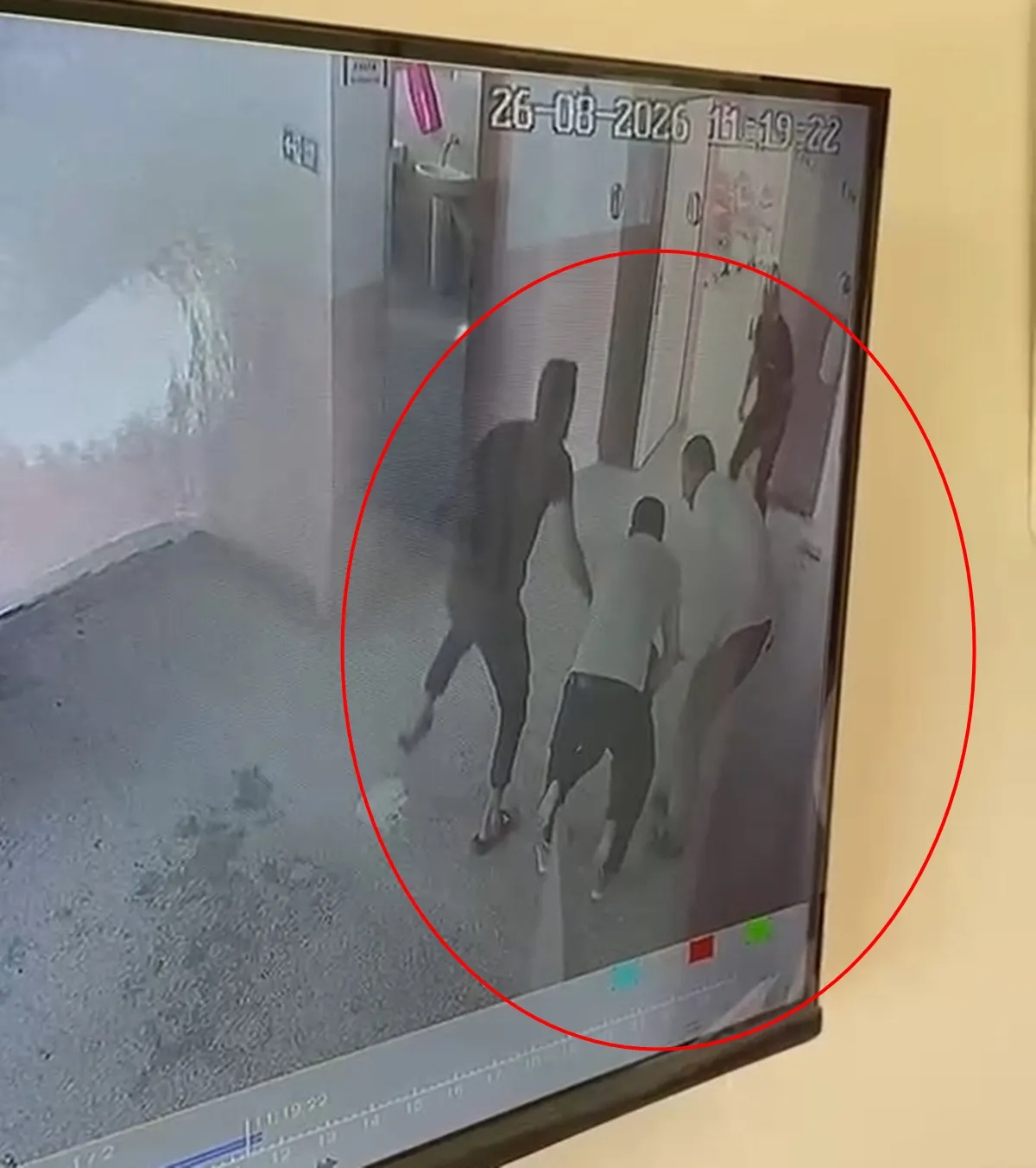 Okul müdürünün Heimlich manevrası 5 yaşındaki çocuğu hayata bağladı