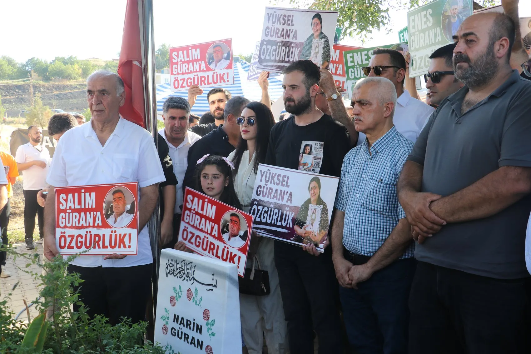 Narin Güran için mezarı başında adalet çağrısı yapıldı