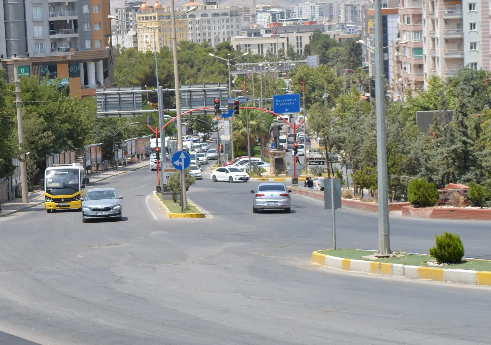 Mardin kavurucu sıcaklarla boşaldı