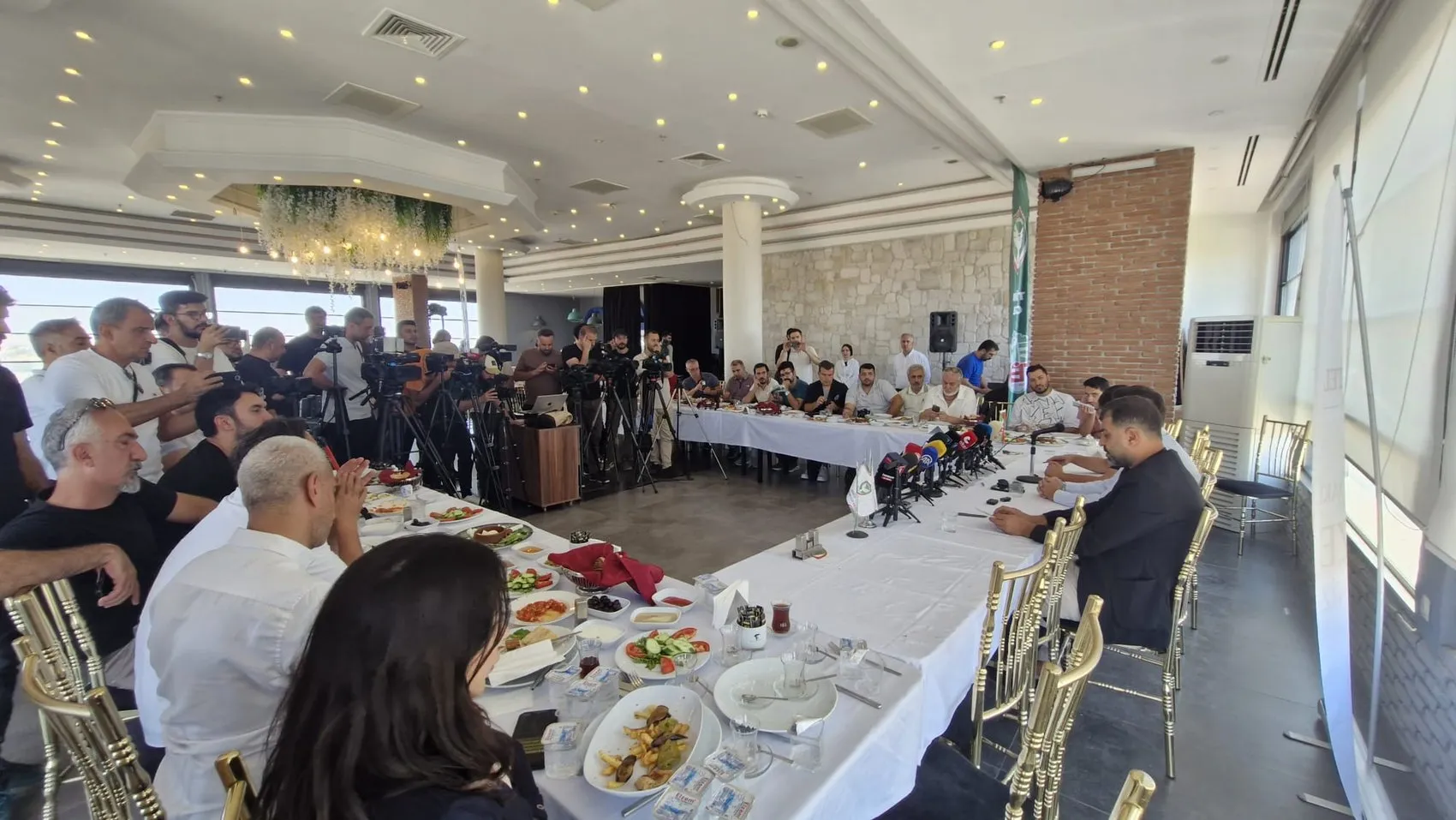 Amedspor Teknik Direktörü Besnik Hasi Transfer Planlarını Açıkladı