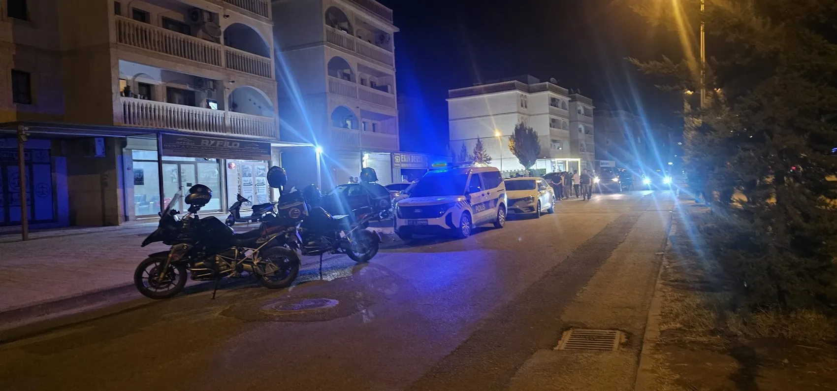 Maskeli iki şüpheli Nusaybin'de iş yerine ateş açtı