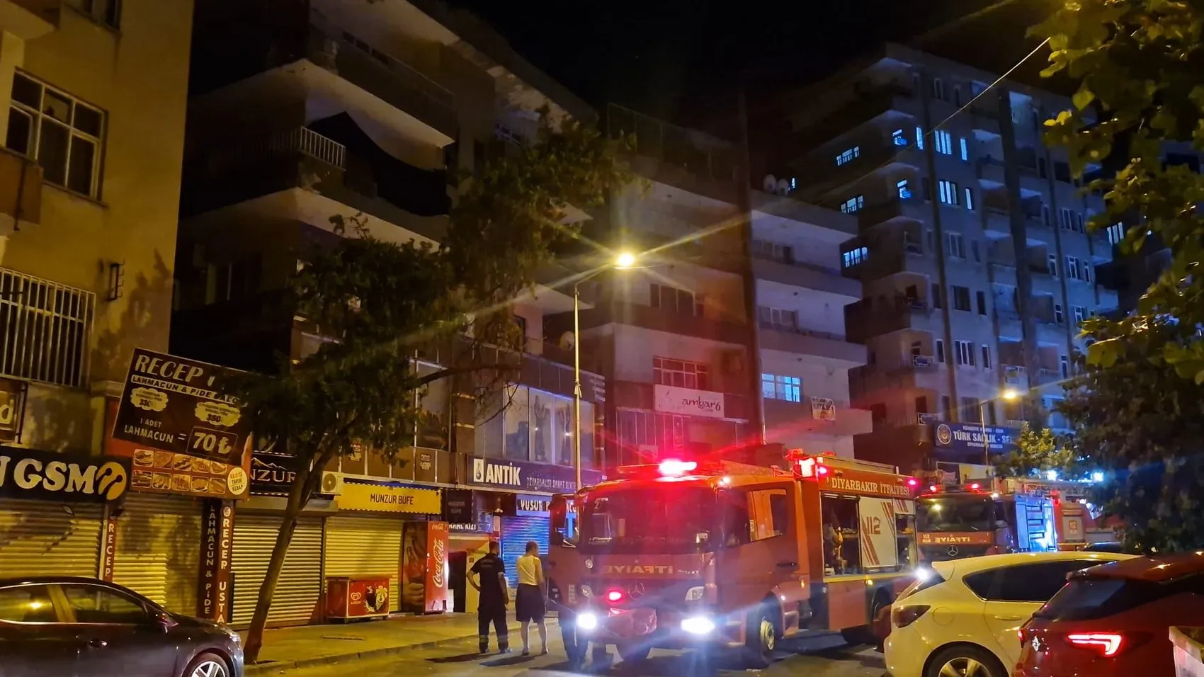 Diyarbakır Yenişehirde çatı yangını sonrası iki kişi gözaltına alındı