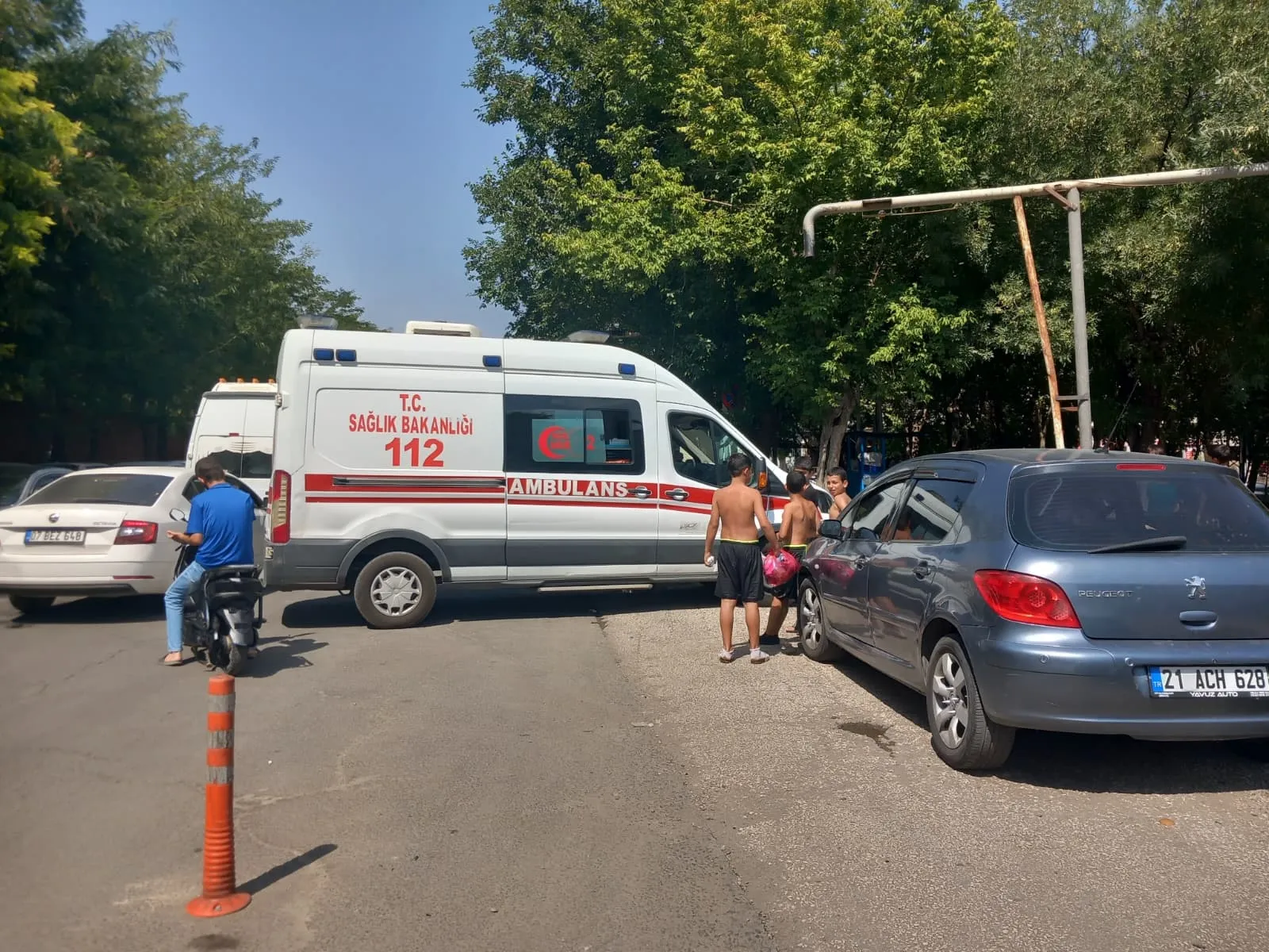 Diyarbakırda yasaklı süs havuzuna atlayan iki çocuk hastanelik oldu