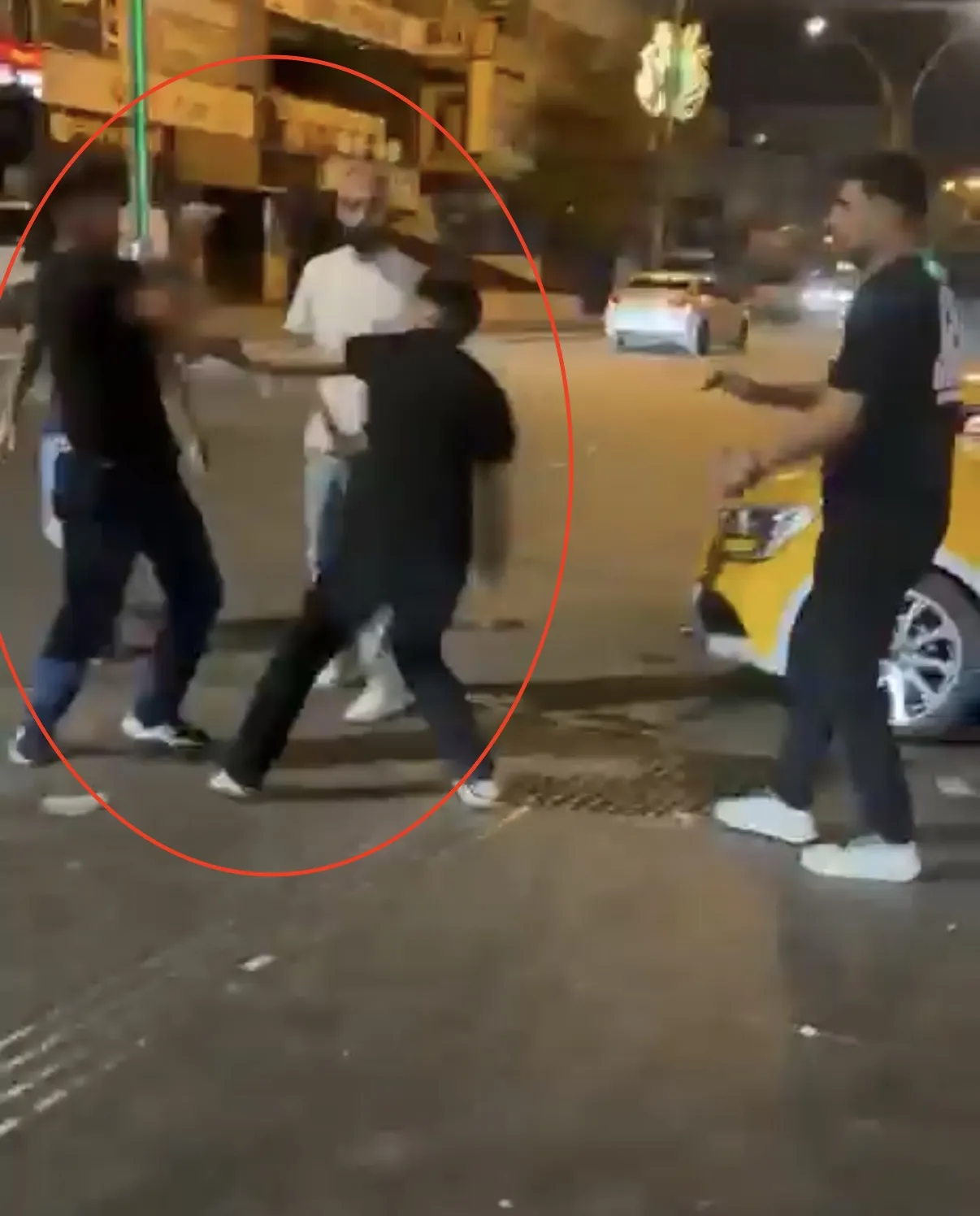 Diyarbakır Yenişehir'de arkadaş grubu kavgası kameraya yansıdı