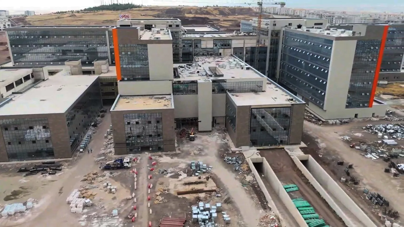 Kayapınar Şehir Hastanesi yüzde 98 tamamlandı, 2027'de açılıyor