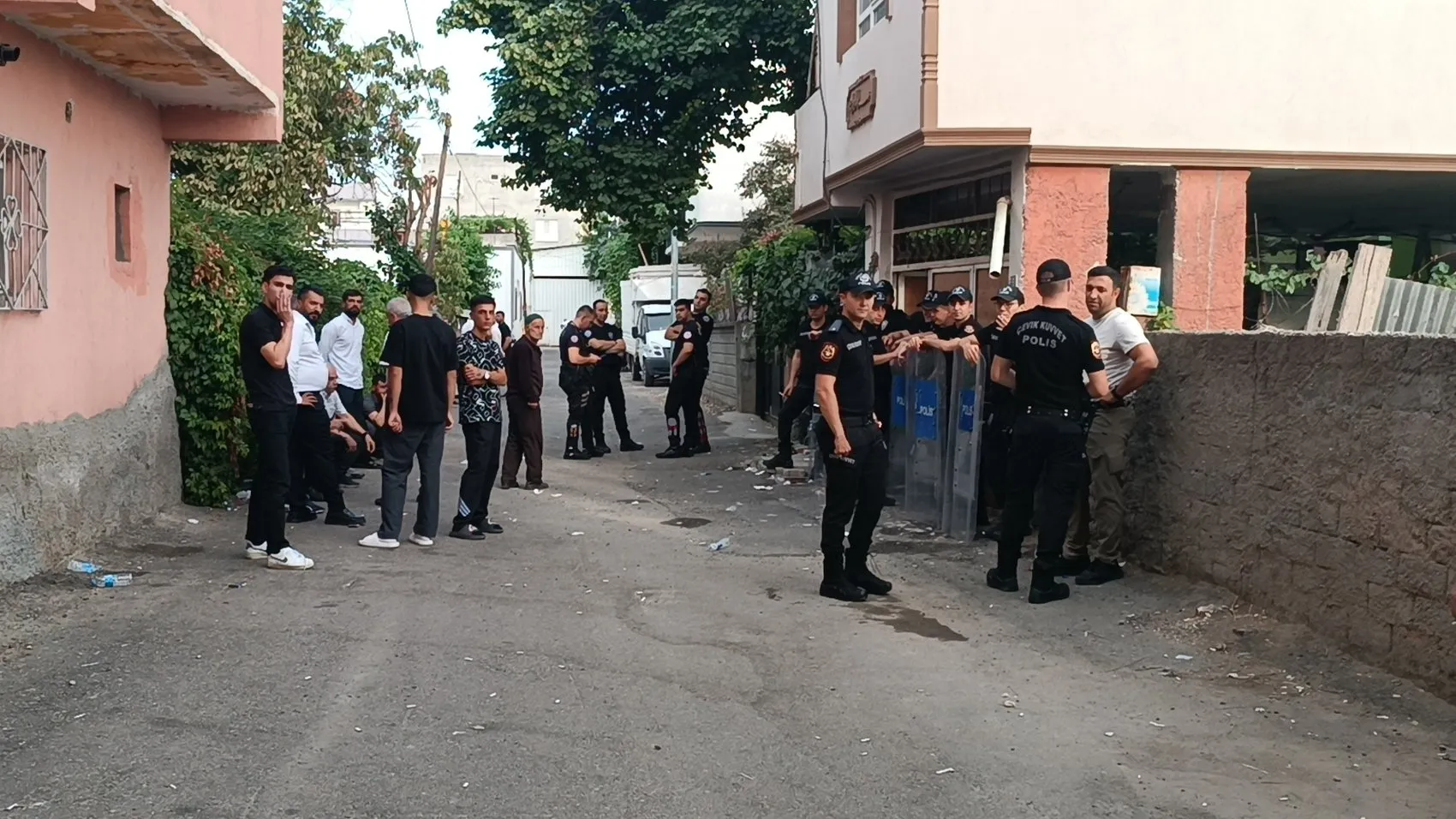Batman'da annesini bıçaklayarak öldüren oğul polise teslim oldu