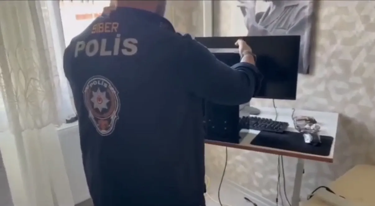 Acılı ailelere şantaj yapan sanal zorbalara polis operasyonu düzenlendi