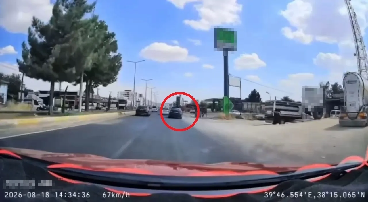 Diyarbakır trafiğinde iki çocuğun yürekleri ağza getiren araç üstü yolculuğu