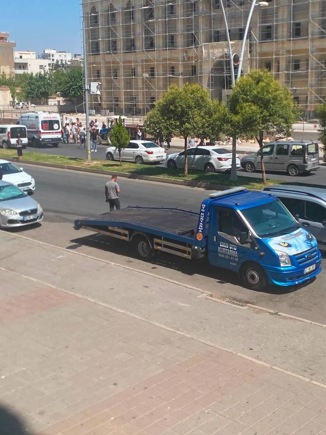 Midyat ilçesinde yolun karşısına geçmeye çalışan yaşlı kadın hayatını kaybetti