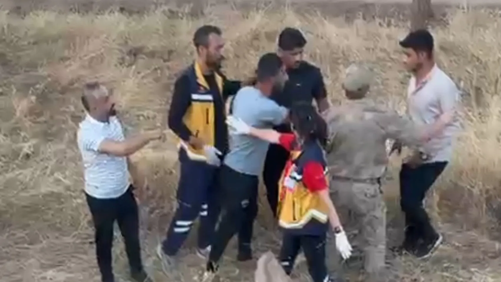 Ceylanpınar yolunda otomobil şarampole uçtu 1 kişi yaşamını yitirdi