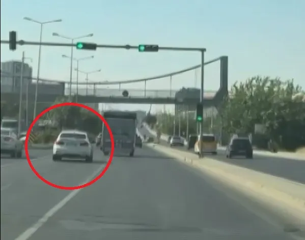 Diyarbakır trafiğinde tehlikeli sürüş kameraya yansıdı