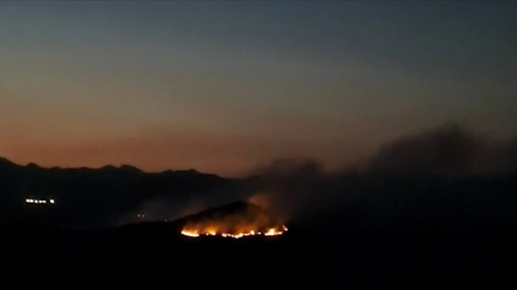 Karakoçan kırsalında gece saatlerinde ormanlık alanda yangın çıktı